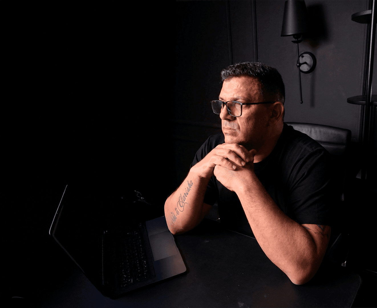 Ricardo - Background